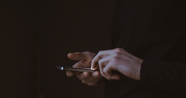 Vazamento expõe dados de mais de 102 milhões de usuários de celulares