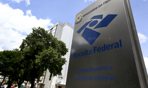 Receita alerta para golpe do falso IOF antecipado via Pix