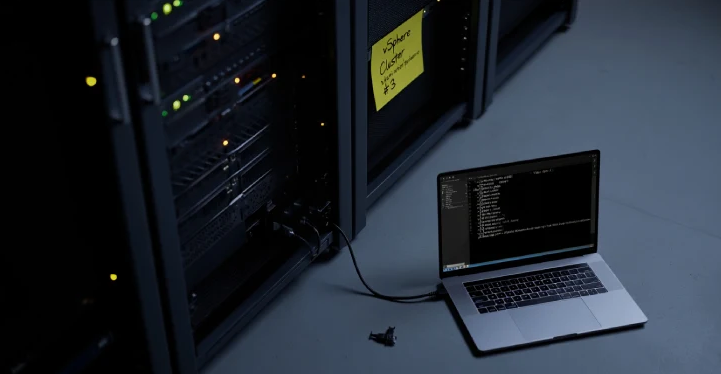 Fire Ant explora falhas do VMware para comprometer hosts ESXi e ambientes vCenter